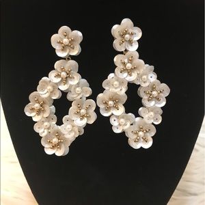 New lite weight earrings 💕